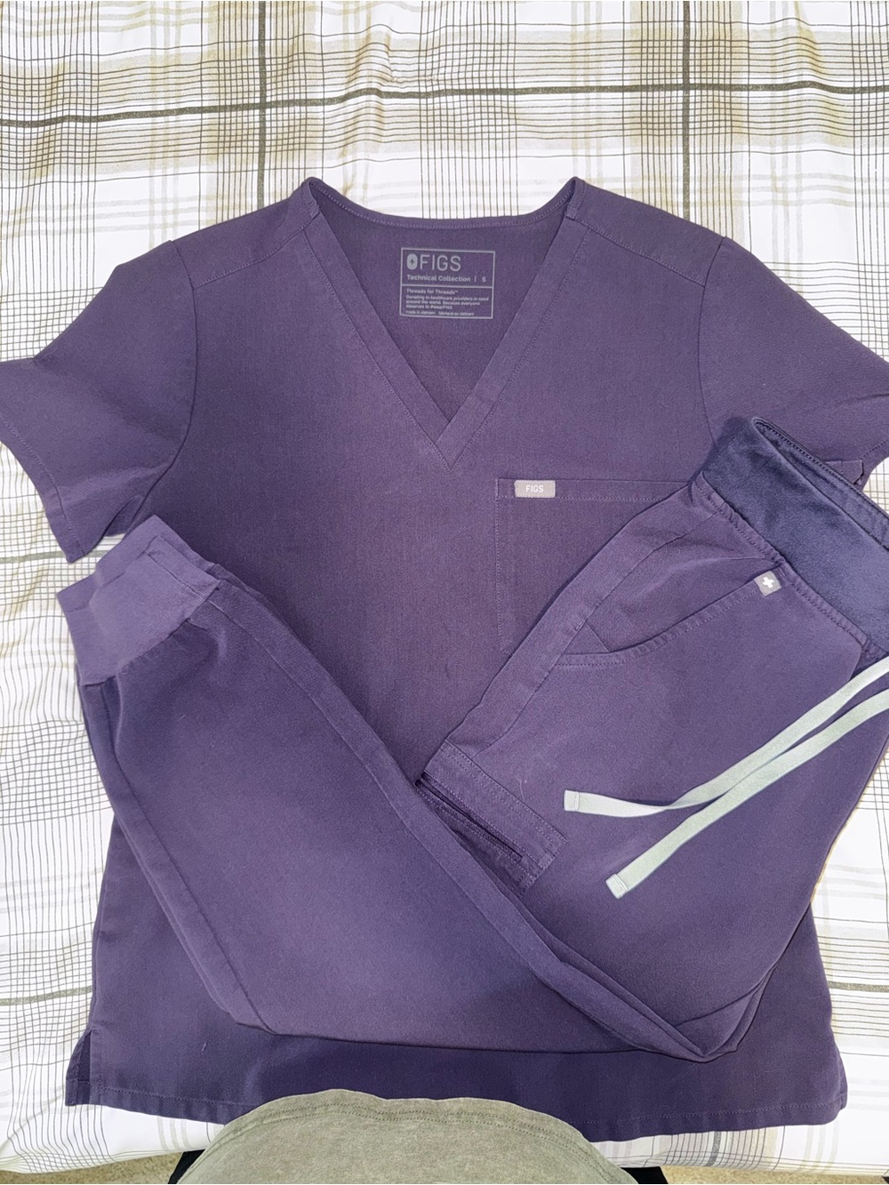 FIGS Purple V-Neck Top and Jogger Set - Deep Purple